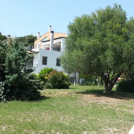 Beautiful House By The Sea,loutraki Skaloma. Feriehus Loutráki