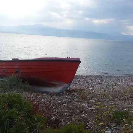Beautiful House By The Sea,loutraki Skaloma. *