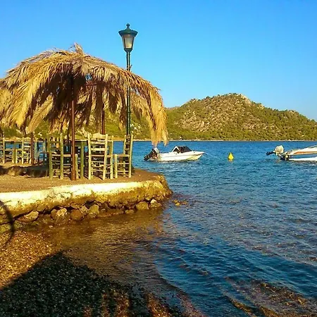 بيت للعطل Beautiful House By The Sea,loutraki Skaloma. لوتراكي