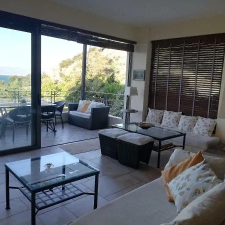 Beautiful House By The Sea,loutraki Skaloma. *