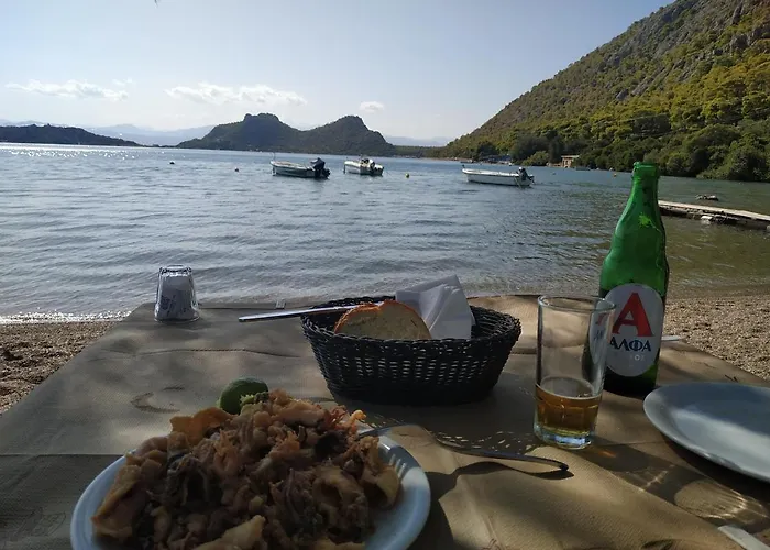 Beautiful House By The Sea,loutraki Skaloma. * Loutráki