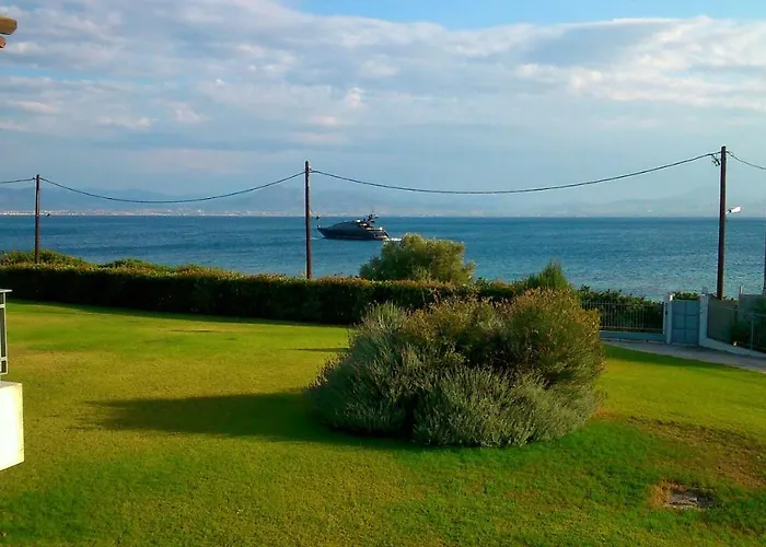 Beautiful House By The Sea,loutraki Skaloma. Loutráki