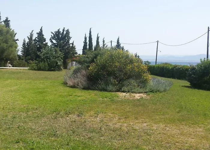 Beautiful House By The Sea,loutraki Skaloma. *