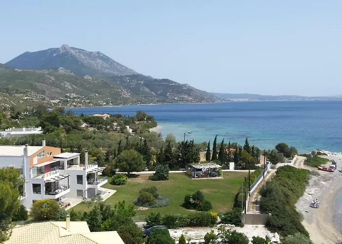 Beautiful House By The Sea,loutraki Skaloma. Lutráki
