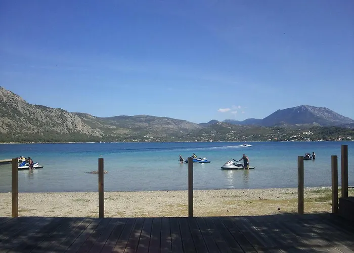 Beautiful House By The Sea,loutraki Skaloma. Hébergement de vacances Loutráki