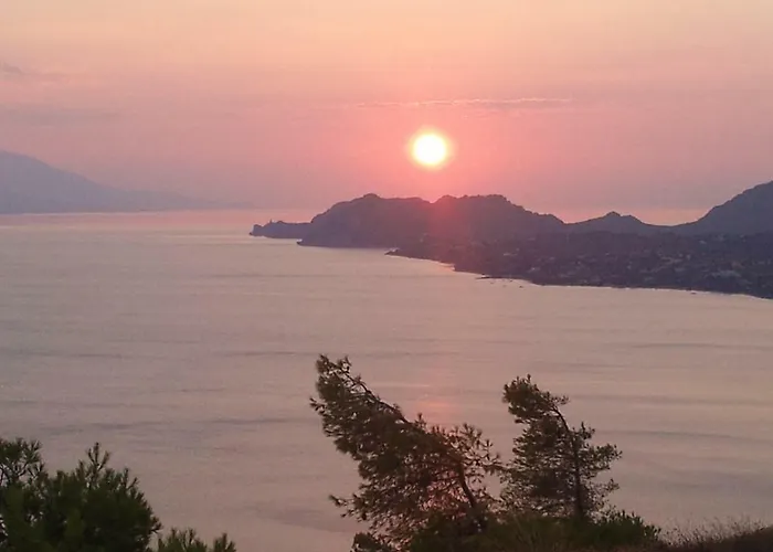 Beautiful House By The Sea,loutraki Skaloma.