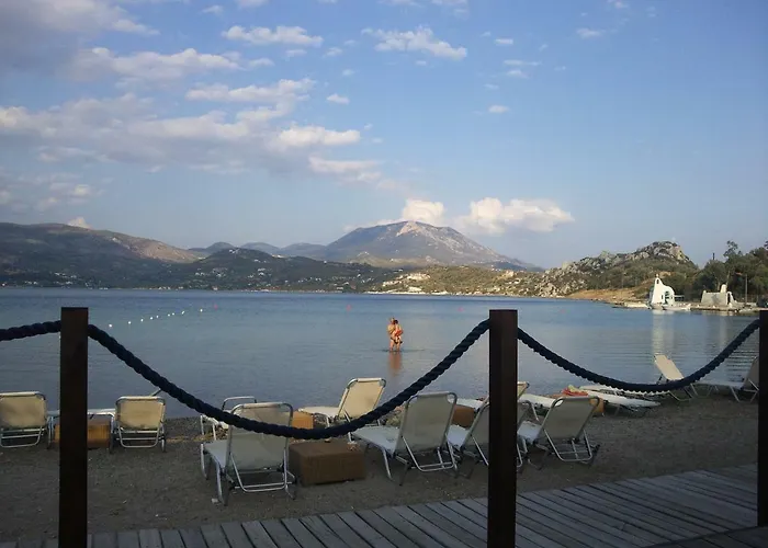 Beautiful House By The Sea,loutraki Skaloma. Prázdninový dům *