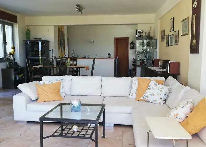 Beautiful House By The Sea,loutraki Skaloma. Hébergement de vacances *