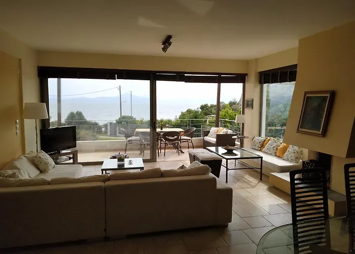 Nyaraló Beautiful House By The Sea,loutraki Skaloma. Lutráki