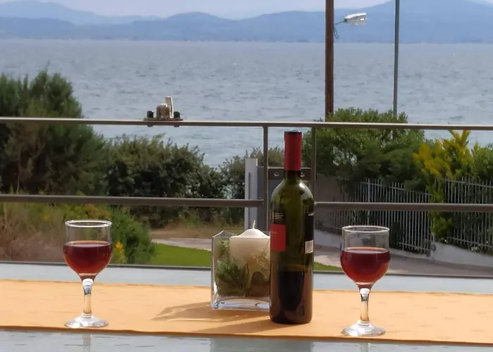 Beautiful House By The Sea,loutraki Skaloma. Prázdninový dům